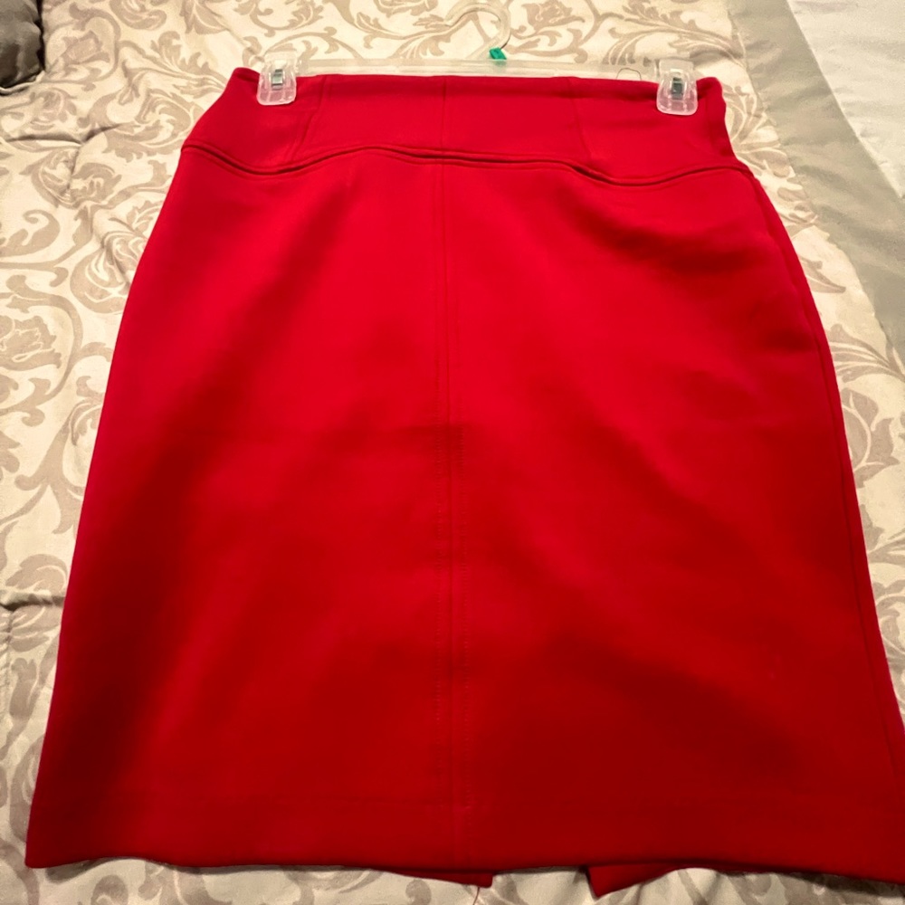 🎀 $10 or 3 / $25 🛍️ Candy apple red Arden B slimming pencil skirt. EUC!